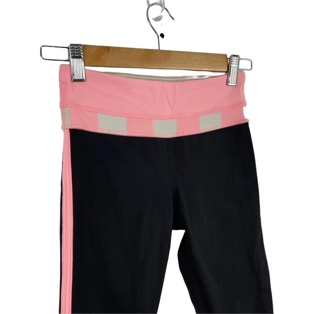 Lululemon Up The Pace Crop Black / Steep Stripe Bleached Coral Horizontal Size 2